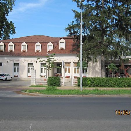 Goecsej Palatinus Etterem Es Panzio Aparthotel Zalaegerszeg Exterior photo