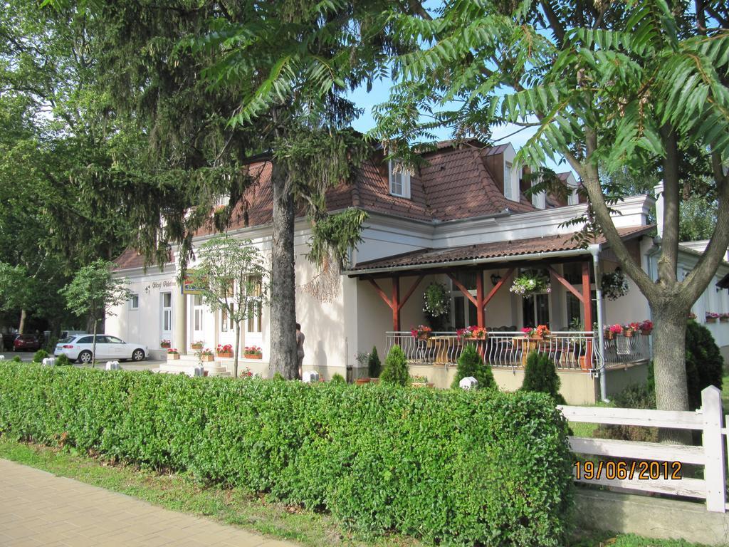 Goecsej Palatinus Etterem Es Panzio Aparthotel Zalaegerszeg Exterior photo