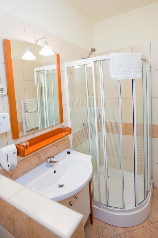 Goecsej Palatinus Etterem Es Panzio Aparthotel Zalaegerszeg Room photo