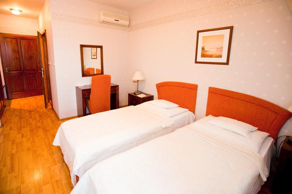 Goecsej Palatinus Etterem Es Panzio Aparthotel Zalaegerszeg Room photo