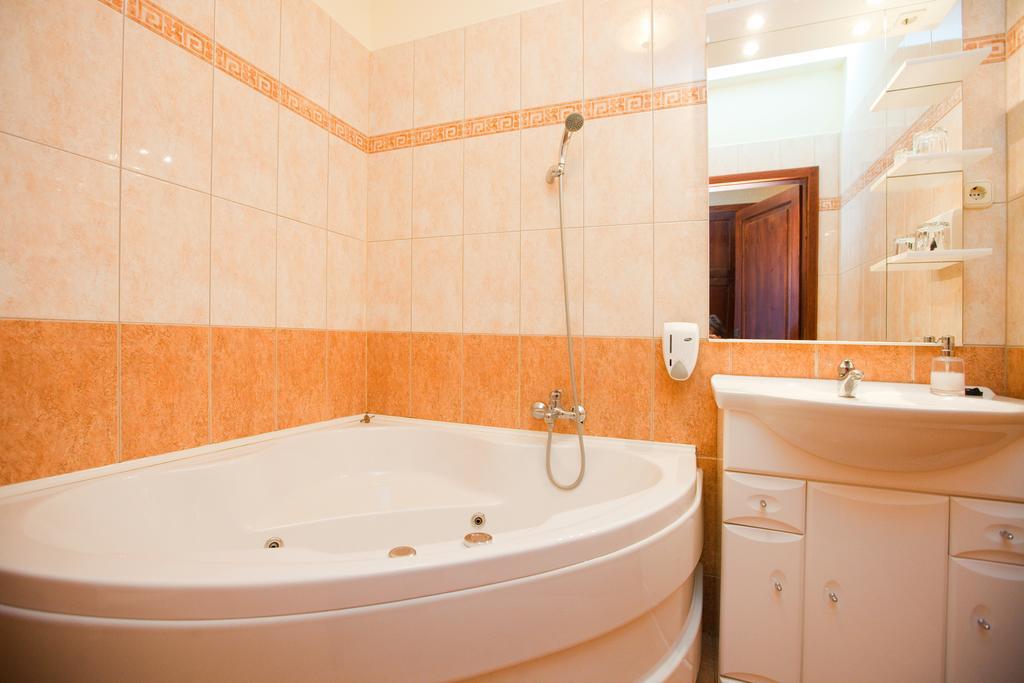 Goecsej Palatinus Etterem Es Panzio Aparthotel Zalaegerszeg Room photo